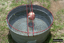 Tub covered with a mesh screen