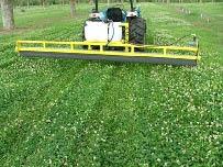 Weed wiper used for broadleaf weed control