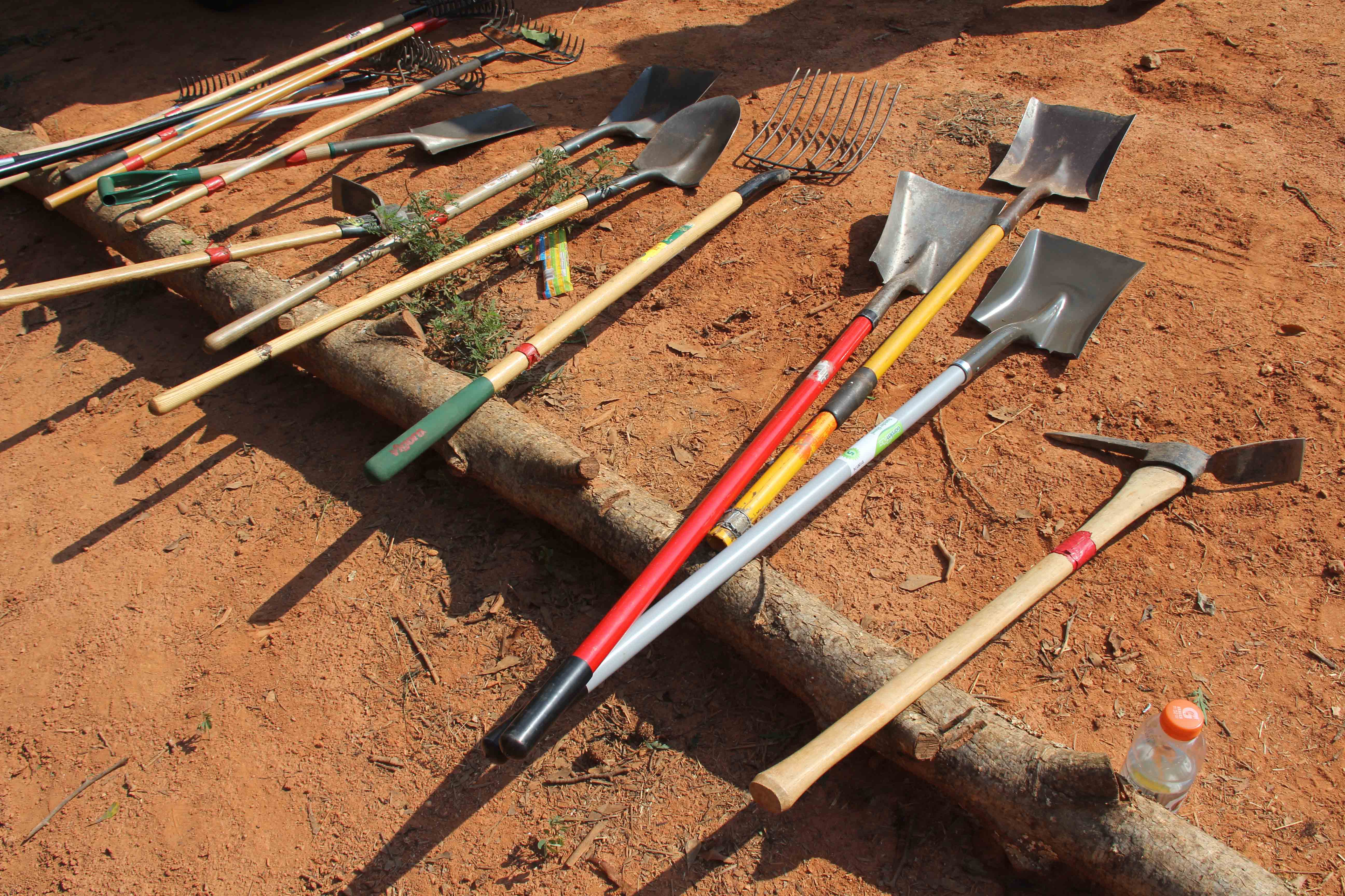 The right rake, shovel or trimmer will make your favorite gardener's work easier.