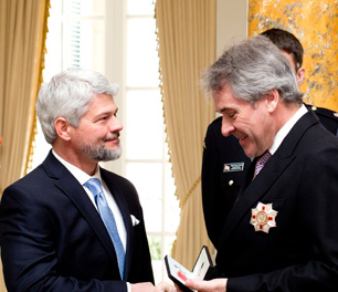 British Ambassador to the United States Sir Peter Westmacott, right, inducts UGA professor of entomology Keith Delaplane into the Most Excellent Order of the British Empire on behalf of Her Majesty Queen Elizabeth II on Feb. 11 at the British Embassy in Washington, D.C.