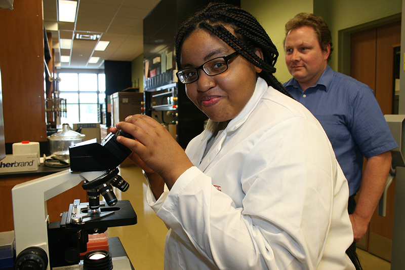 Each year the University of Georgia College of Agricultural and Environmental Sciences offers paid research internships to Georgia high school students through the UGA Young Scholars Program. The application deadline for summer 2017's internships is Jan. 31.
