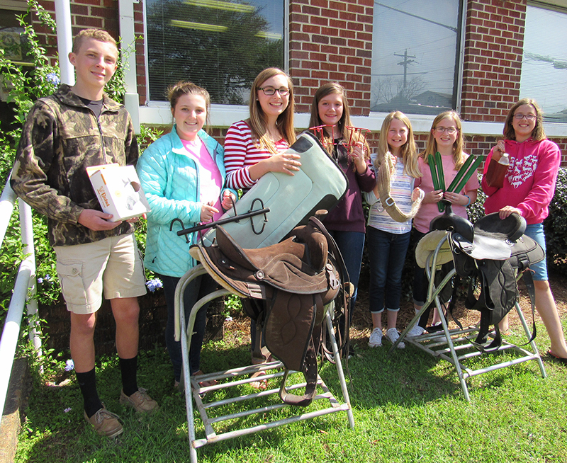 A picture of Thomas County 4-H members collecting supplies for the Concrete Cowboys project.