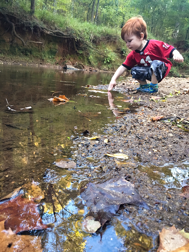 With so many electronic devices and indoor activities vying for children's time, it's more important than ever for parents to encourage kids to explore the outdoors.