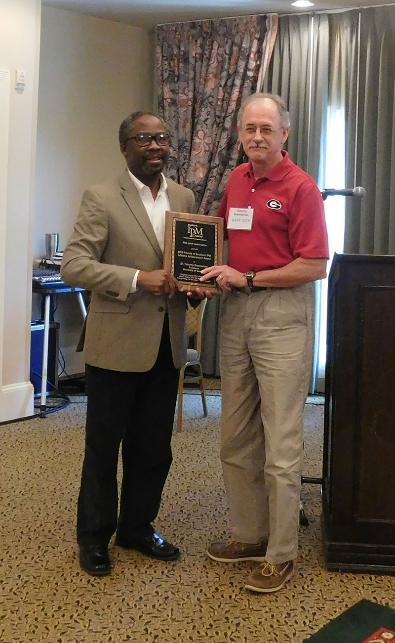 UGA plant pathologist Tim Brenneman received a Friends of Southern IPM award at the Georgia Association of Plant Pathologists annual meeting.