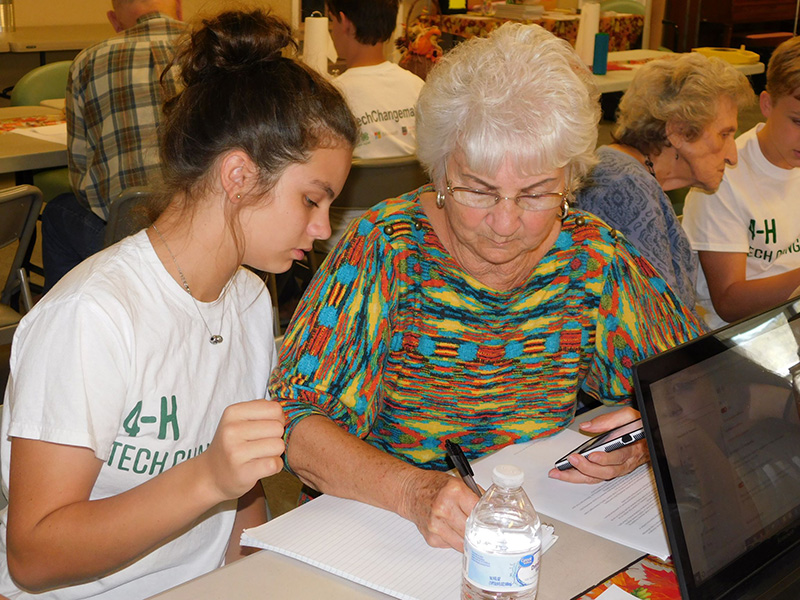 Murray County 4-H’er Charlsey Richards instructs her grandmother and Tech Changemakers student Betty Sue Grooms.