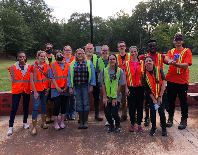 Student, faculty and staff volunteers from the UGA Griffin campus took part in the City of Griffin’s Annual Stream Cleanup on October 16.