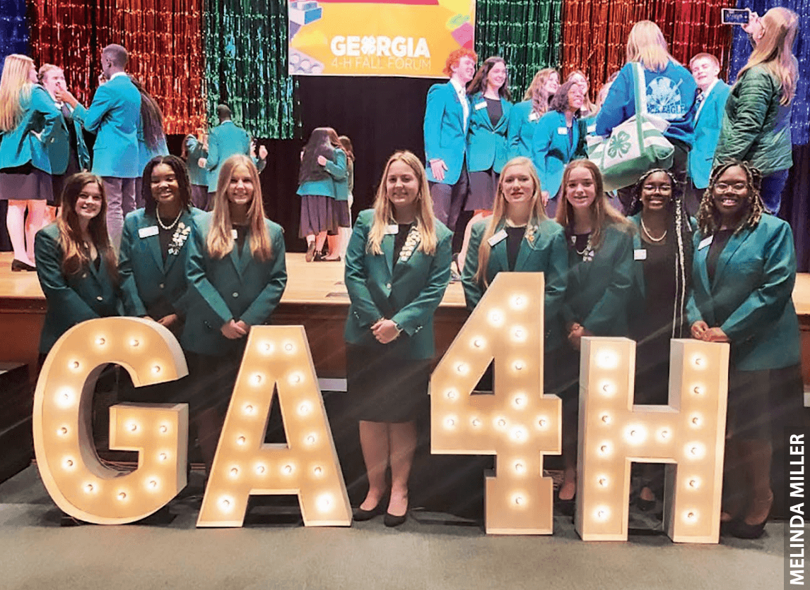 Janey Miller, center, was one of nine 4-H’ers recently elected to the 4-H Southwest District senior board of directors.