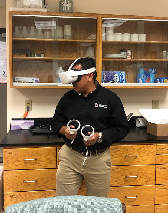 Kevin Mis Solval uses virtual reality to simulate jellyfish harvesting and processing from the research team's UGA-Griffin lab