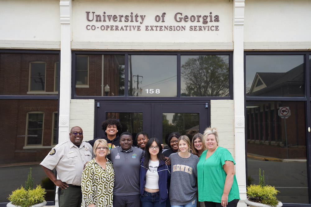 Three Georgia counties are healthier and happier thanks to five years of collaboration with University of Georgia Cooperative Extension to expand access to health and wellness programming through the Well Connected Communities initiative. The program awarded grants in 2018 to Washington, Colquitt, and Calhoun counties to establish programming for residents through collaboration with local schools, organizations, government entities, youth and adults over the five-year grant period.