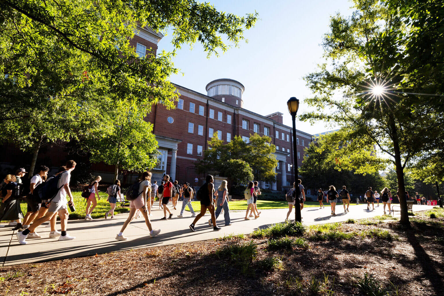 Students walk on the Georgia Quadrangle next to the Miller Learning Center. (Andrew Davis Tucker/UGA)