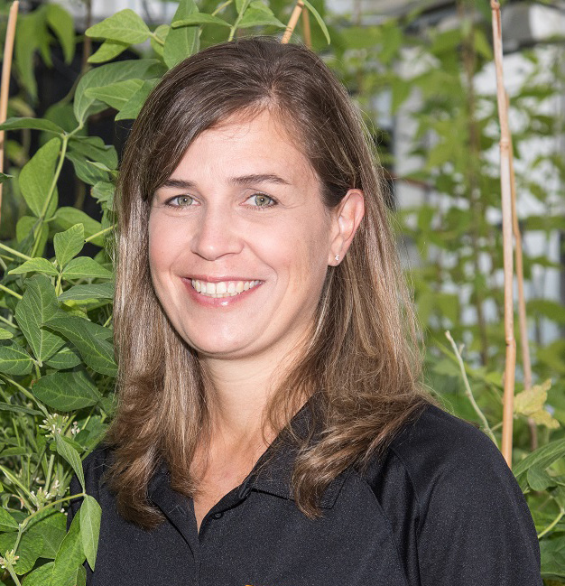 Melissa Mitchum headshot among greenery outdoors